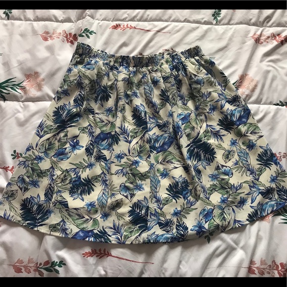 💙🦋 Printed Skirt - Picture 4 of 5